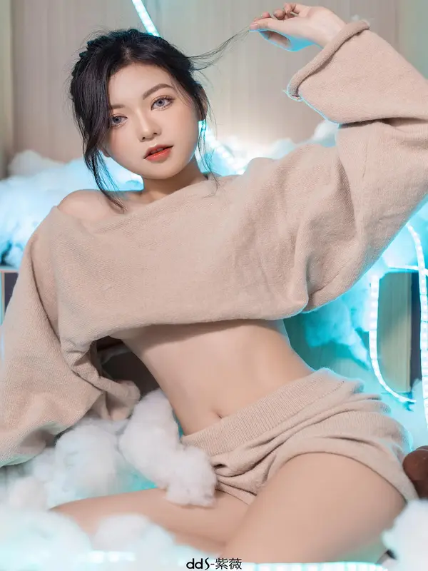 Những hình ảnh sexy táo bạo đốt mắt người xem của Trang Lucy